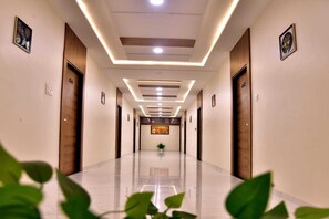 Lobby - Hotel Wing Orbit (Bali)