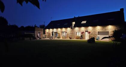 Country cottage with indoor pool La maison du Bonheur
