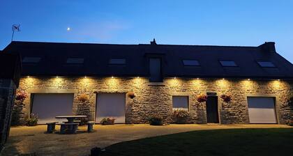 Gßte à la campagne avec piscine intérieure
La maison du Bonheur