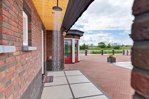 Exterior detail - Forest House in Friesland with Sauna (Jistrum / Skûlenboarch)