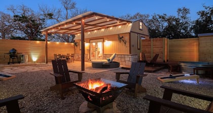 Romantic Luxury Retreat-hot/cold pool & sauna