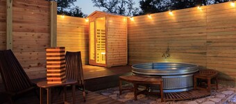 Romantic Luxury Retreat-hot/cold pool & sauna