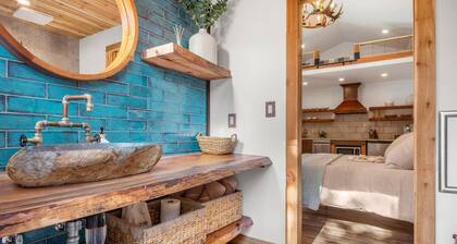 Romantic Luxury Retreat-hot/cold pool & sauna