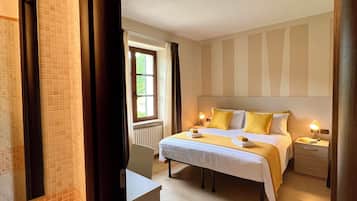Doppel- oder Zweibettzimmer, Gartenblick | Schreibtisch, laptopgeeigneter Arbeitsplatz, kostenloses WLAN