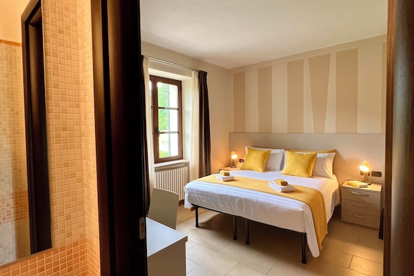 Double or Twin Room, Garden View | Meja, ruang kerja komputer riba, Wi-fi percuma