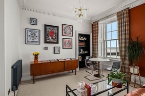 4 عدّة غرف نوم ومكتب