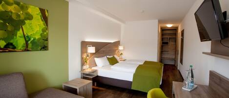 1 bedroom, in-room safe, desk, travel cot