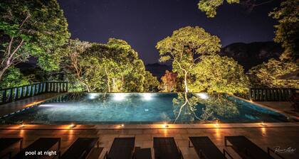 Lumbung Loft Villa with Balcony and Seaviews