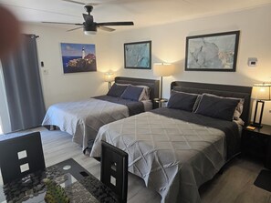 1 slaapkamer, een strijkplank/strijkijzer, gratis wifi, beddengoed