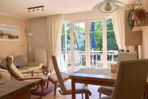 Smart-tv, dvd-spelare och en stereo