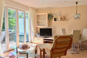 Fernseher, DVD-Player, Stereoanlage