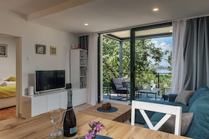 21-inch flat-screen TV with digital channels, TV - Beachside House Lara (Omisalj)