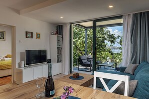 家庭單棟房屋, 多間臥室, 山旁 (Beachside House Lara) | 客廳 | 21 吋平面電視連數碼電視頻道、電視
