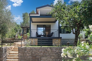 Family House, 2 Bedrooms, Microwave, Mountainside (Beachside House Lara) | Front of property