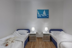Family House, 2 Bedrooms, Microwave, Mountainside (Beachside House Lara)