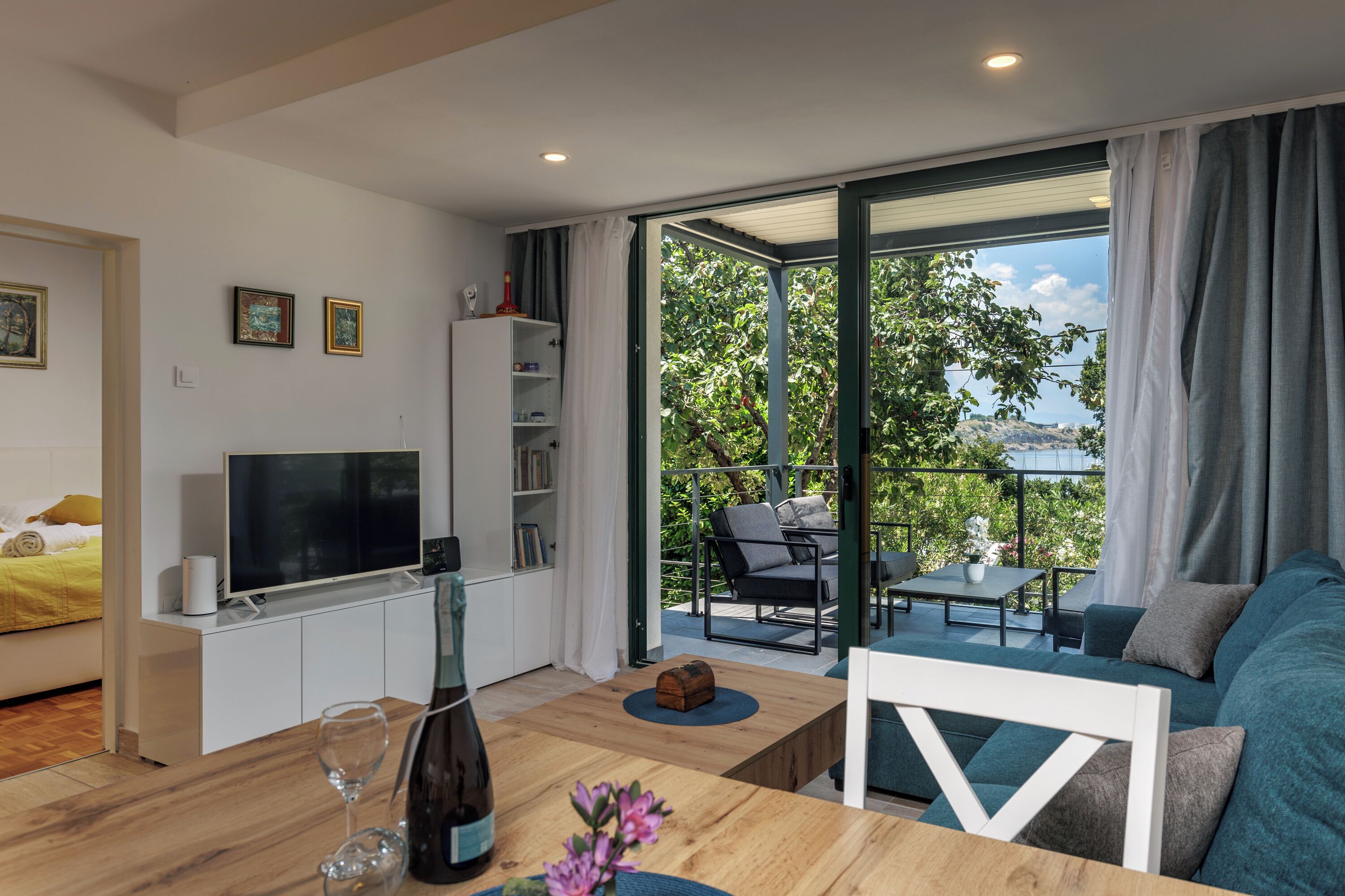 21 inci televisyen skrin rata dengan digital, TV 