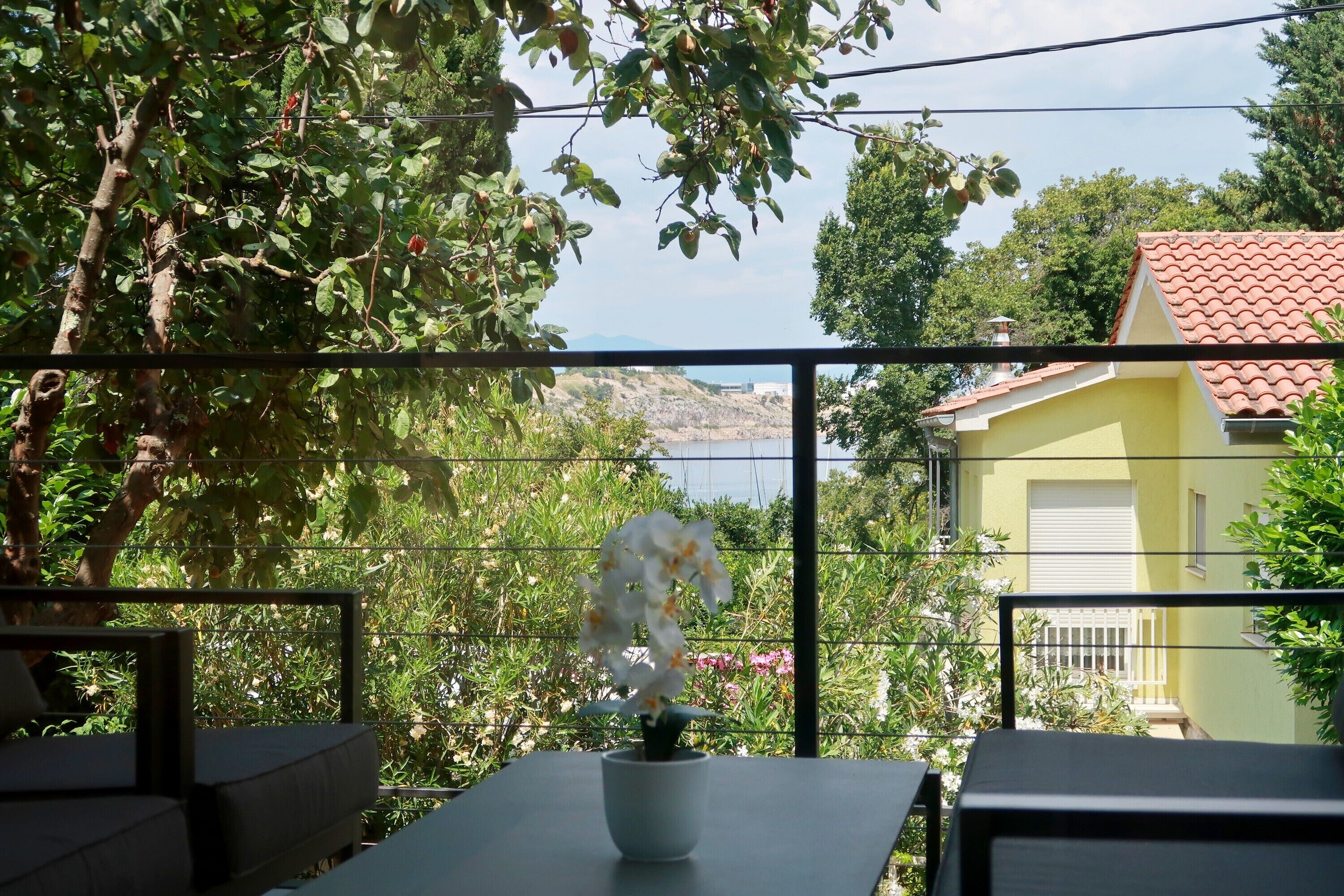 Family House, 2 Bedrooms, Microwave, Mountainside (Beachside House Lara) | Outdoor dining