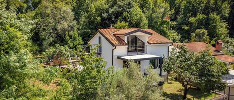 Familienhaus, Mehrere Schlafzimmer, Bergseite (Beachside House Lara) | AuĂenbereich