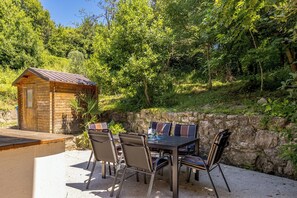 Family House, 2 Bedrooms, Microwave, Mountainside (Beachside House Lara) | Outdoor dining