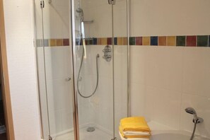 Douche, sèche-cheveux
