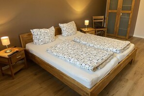 2 chambres, fer et planche à repasser, Wi-Fi gratuit, draps fournis