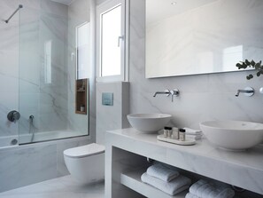 Free toiletries, hair dryer, bathrobes, slippers - AVA Hotel & Residences Athens Riviera (Kallithea)