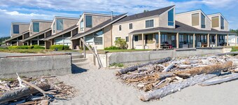 Beachcomber's Bliss by AvantStay | Steps to the Beach | Ocean Views