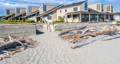 Beachcomber's Bliss by AvantStay | Steps to the Beach | Ocean Views