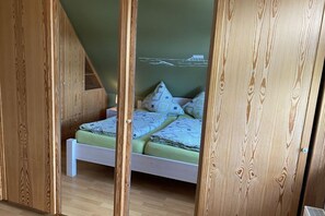 2 bedrooms, iron/ironing board, free WiFi, bed sheets