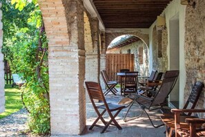 Outdoor dining - "Vicinia" with garden in the castle (Strassoldo)