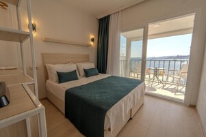 Standard Room, Sea View | Minibar, free WiFi