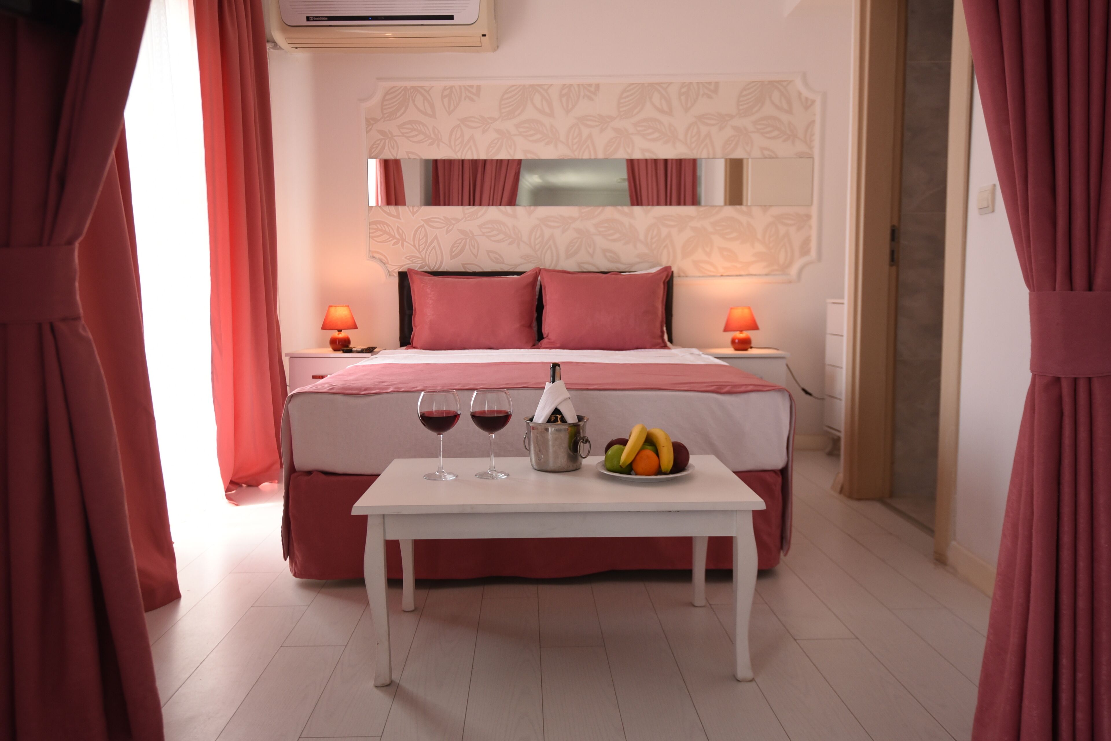 Family Suite, Sea View | Minibar, free WiFi
