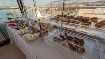 Free daily buffet breakfast