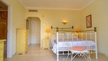 2 soverom, strykejern/-brett, wi-fi (inkludert) og sengetøy