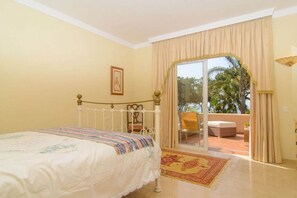 2 makuuhuonetta, silitysrauta/-lauta, ilmainen Wi-Fi, vuodevaatteet