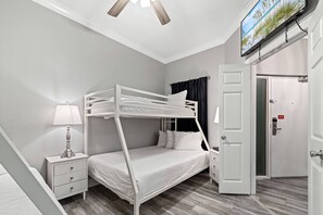 2 slaapkamers, een strijkplank/strijkijzer, wifi, beddengoed