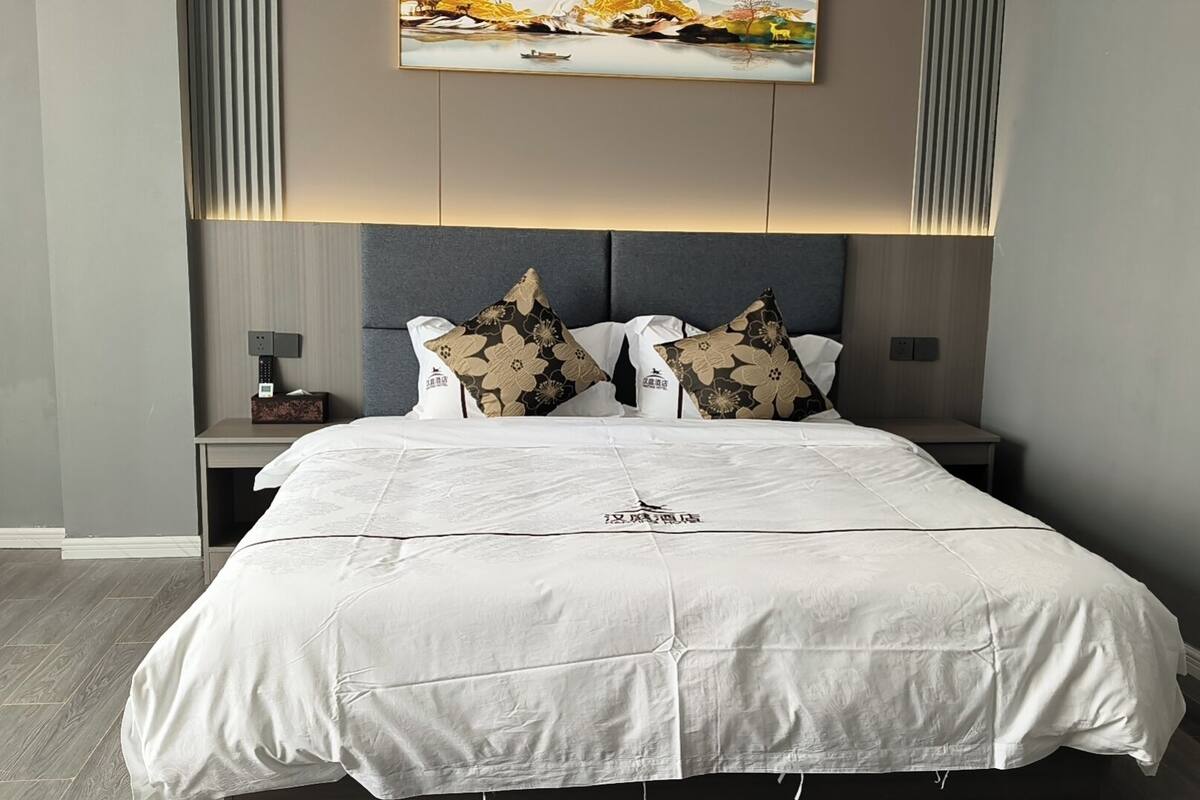 Quarto luxo | 1 quarto, Wi-Fi de cortesia