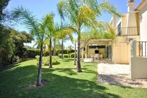 Terrace/patio - Villa in Vilamoura near Falésia Beach (Quarteira)