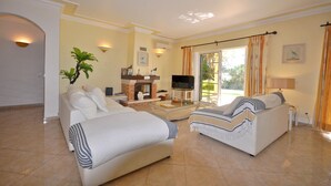 Unclassified image, 4 of 30, button - Villa in Vilamoura near Falésia Beach (Quarteira)