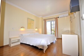 4 bedrooms, free WiFi - Villa in Vilamoura near Falésia Beach (Quarteira)