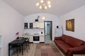 Appartement de base, 1 chambre, non-fumeur, cuisine | Système d’insonorisation, fer et planche à repasser