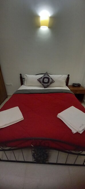 1 slaapkamer, een strijkplank/strijkijzer, wifi, beddengoed