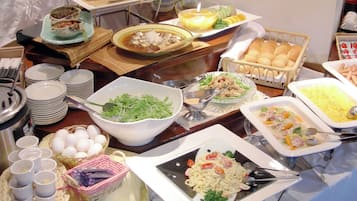 Daily buffet breakfast (JPY 1100 per person)