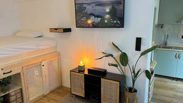 1 slaapkamer, een strijkplank/strijkijzer, gratis wifi, beddengoed