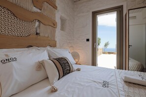Villa panorámica, patio, vistas al mar | Vistas al agua