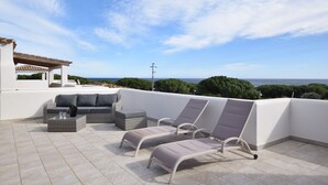 Terrace/patio - Wonderful  villa for 7 guests with WIFI, A/C, TV and patio (Budoni)
