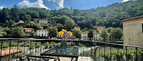 Suite, vista fiume | Terrazza/patio
