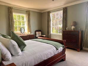 6 chambres, fer et planche à repasser, lit parapluie, Wi-Fi gratuit