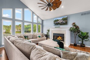 Smart TV, fireplace, video games - The Perfect Vacation! Slide - Sandy Beach & More! (Sunrise Beach)