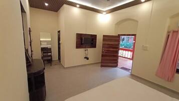 Deluxe Room | Free WiFi, bed sheets